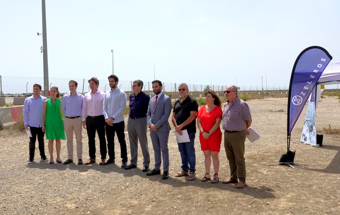 Miembros del Ayuntamiento de Sagunto y del equipo Zeleros